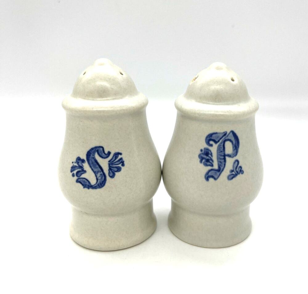Vintage Pfaltzgraff Yorktowne Salt & Pepper Shakers 4" USA